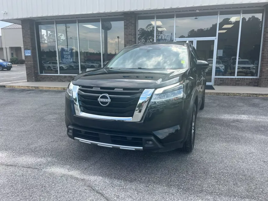 2023 Nissan Pathfinder SL photo 1