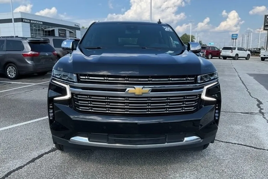 2024 Chevrolet Suburban Premier photo 1