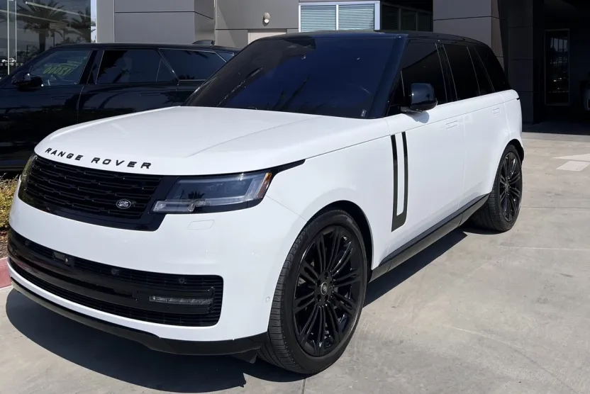 2022 Land Rover Range Rover SE photo 1