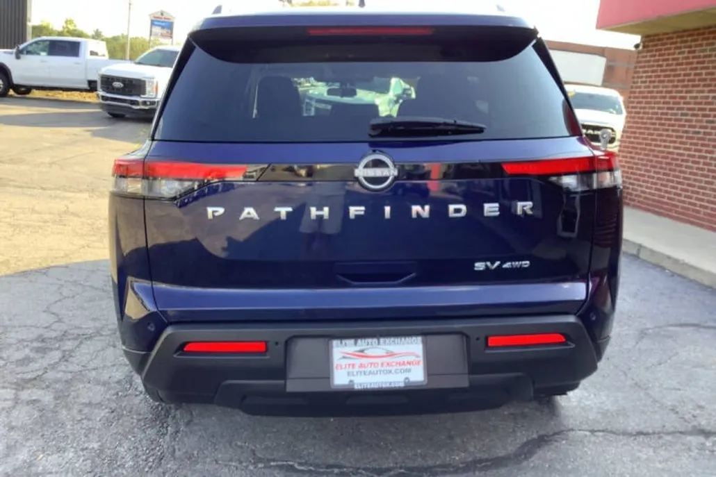 2022 Nissan Pathfinder SV photo 1
