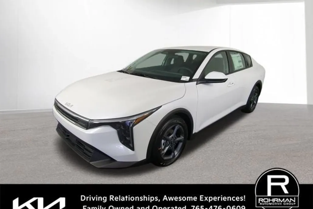 2025 Kia K4 LXS photo 1