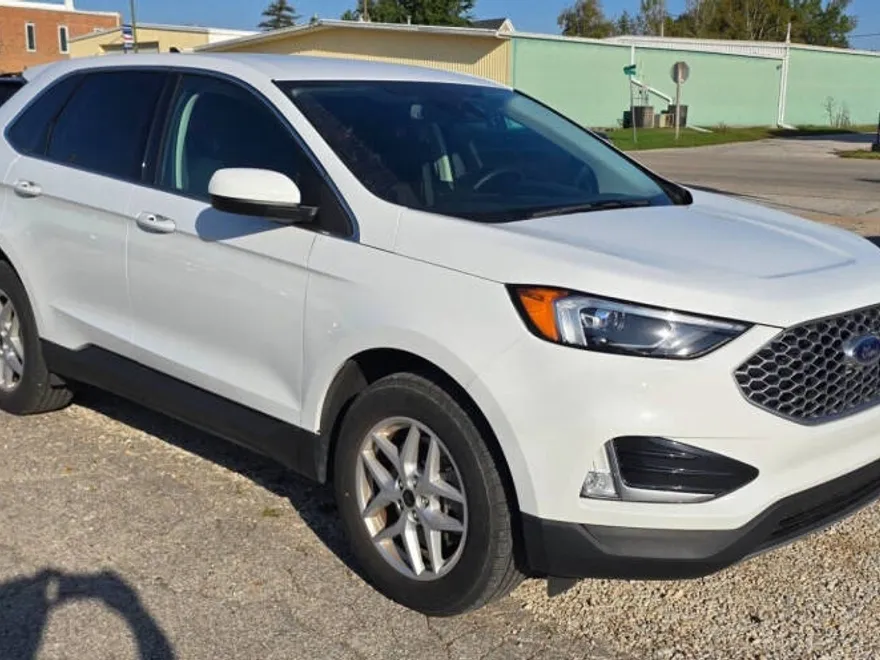 2024 Ford Edge SEL photo 1