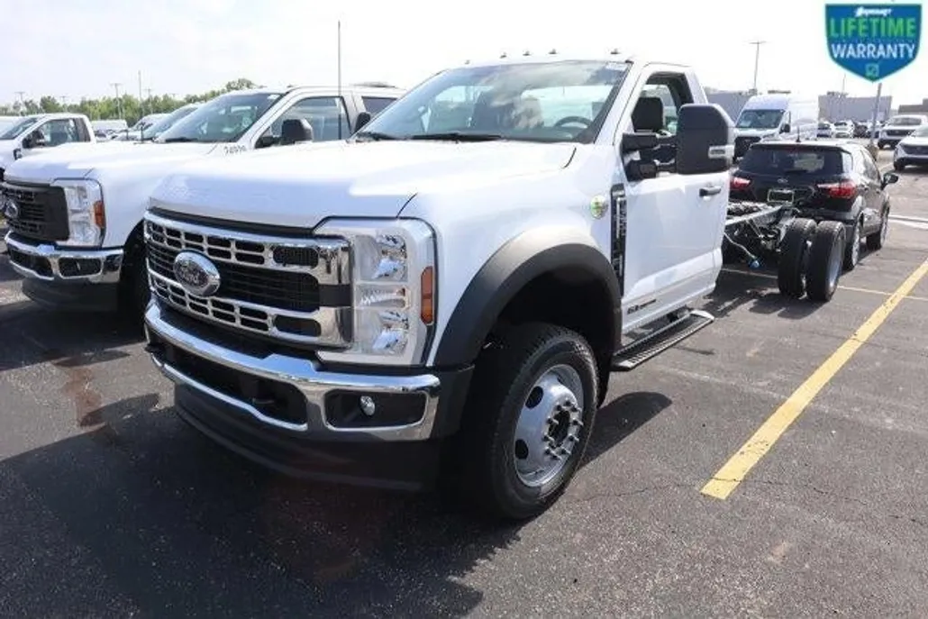 2025 Ford F-550 XL photo 1