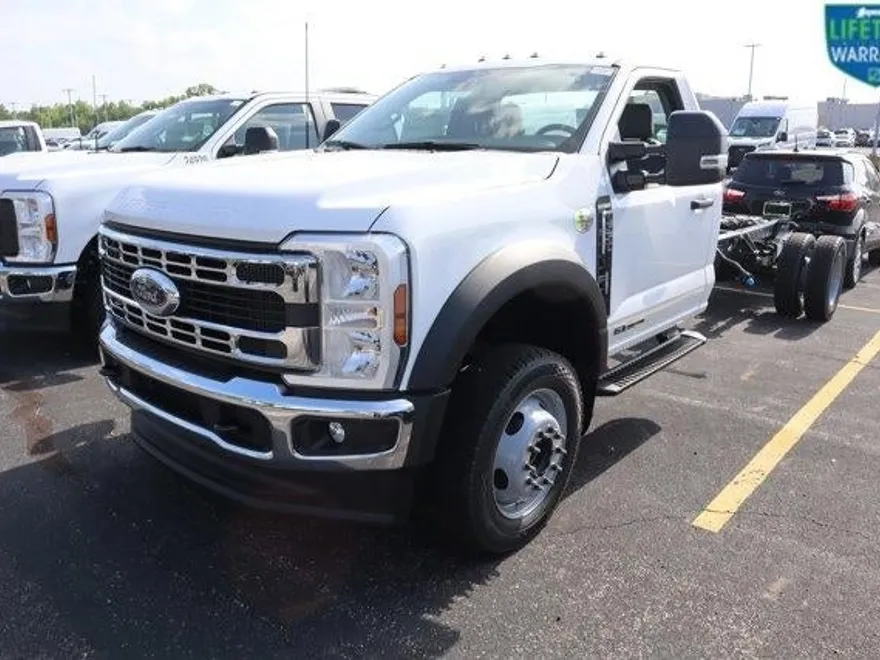 2025 Ford F-550 XL photo 1