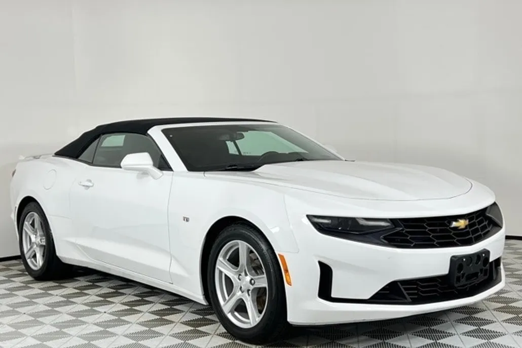 2019 Chevrolet Camaro 1LT photo 1