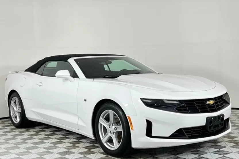 2019 Chevrolet Camaro 1LT photo 1