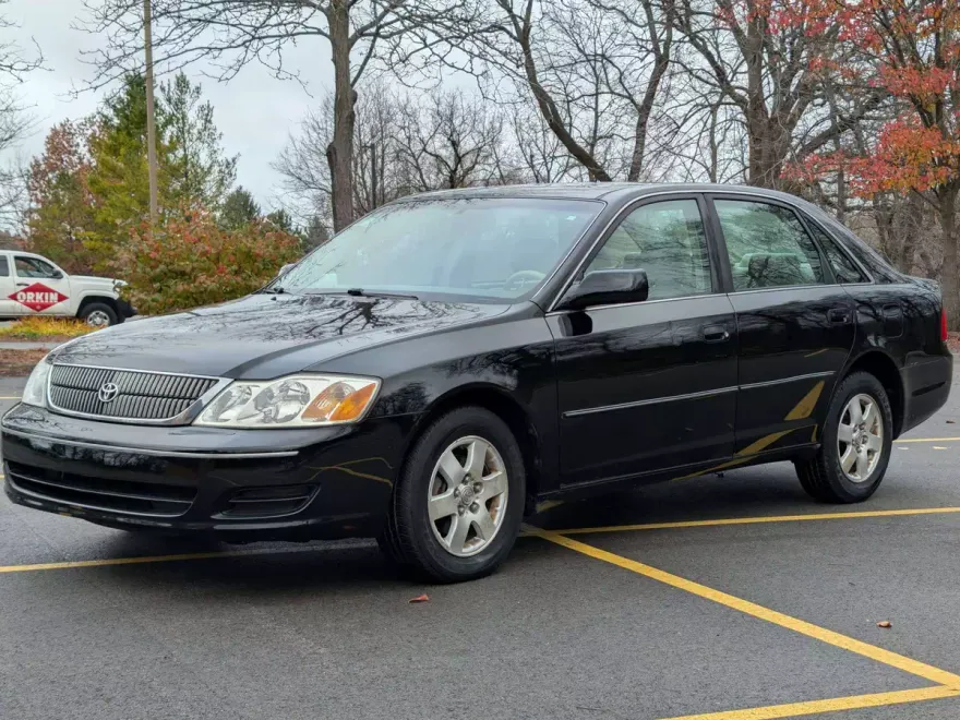 2001 Toyota Avalon XL photo 1