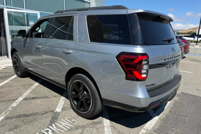 2022 Ford Expedition Limited photo 1