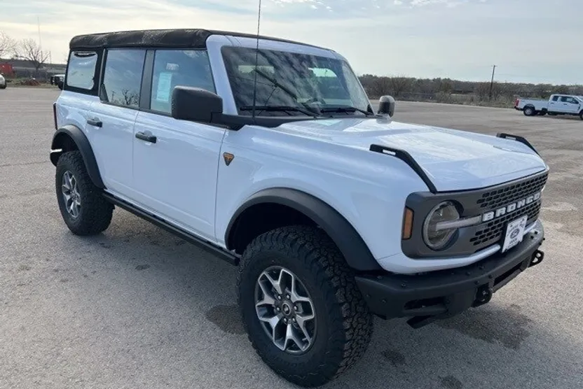 2024 Ford Bronco Badlands photo 1