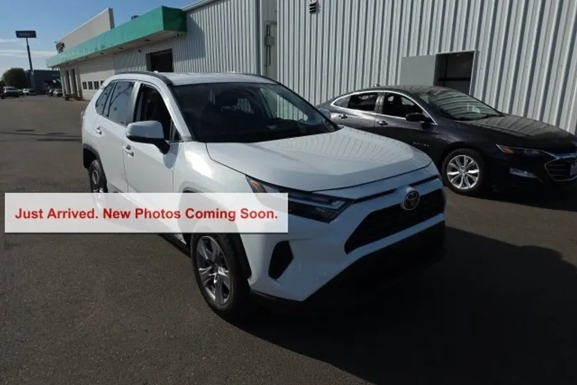 2023 Toyota RAV4 XLE photo 1