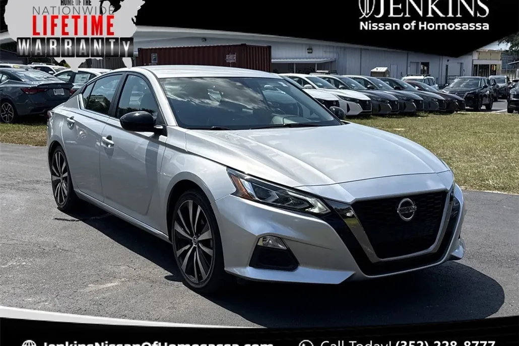 2022 Nissan Altima 2.5 SR photo 1
