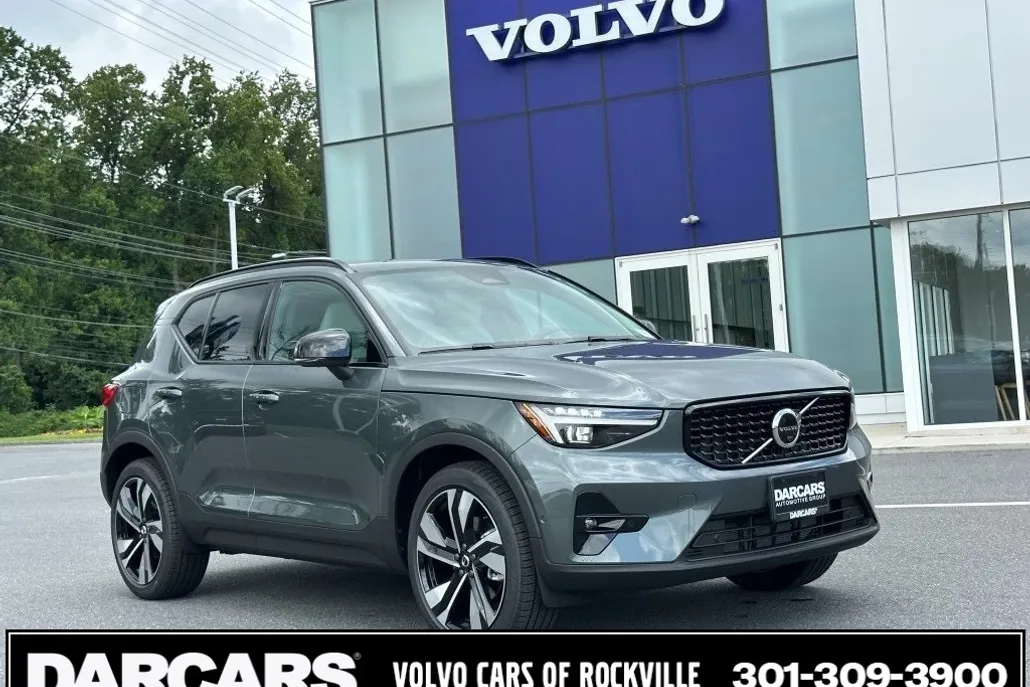 2026 Volvo XC40 photo 1