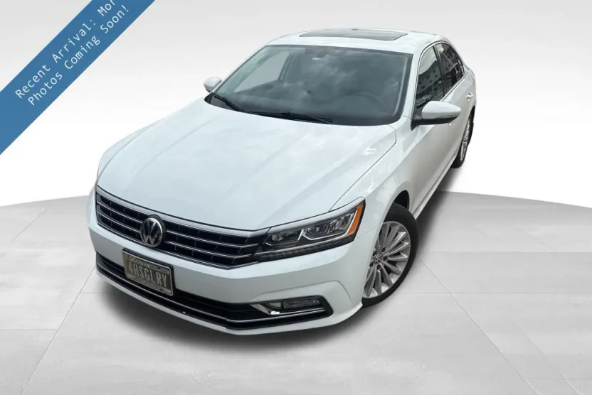 2016 Volkswagen Passat SE photo 1