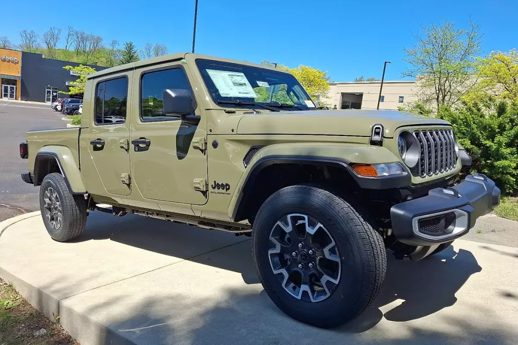 2025 Jeep Gladiator Sport S photo 1