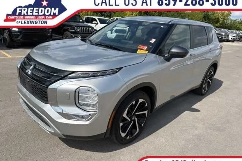 2022 Mitsubishi Outlander SE photo 1