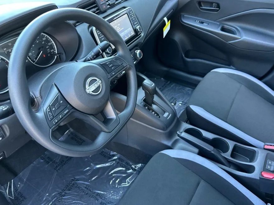 2025 Nissan Versa 1.6 S photo 1