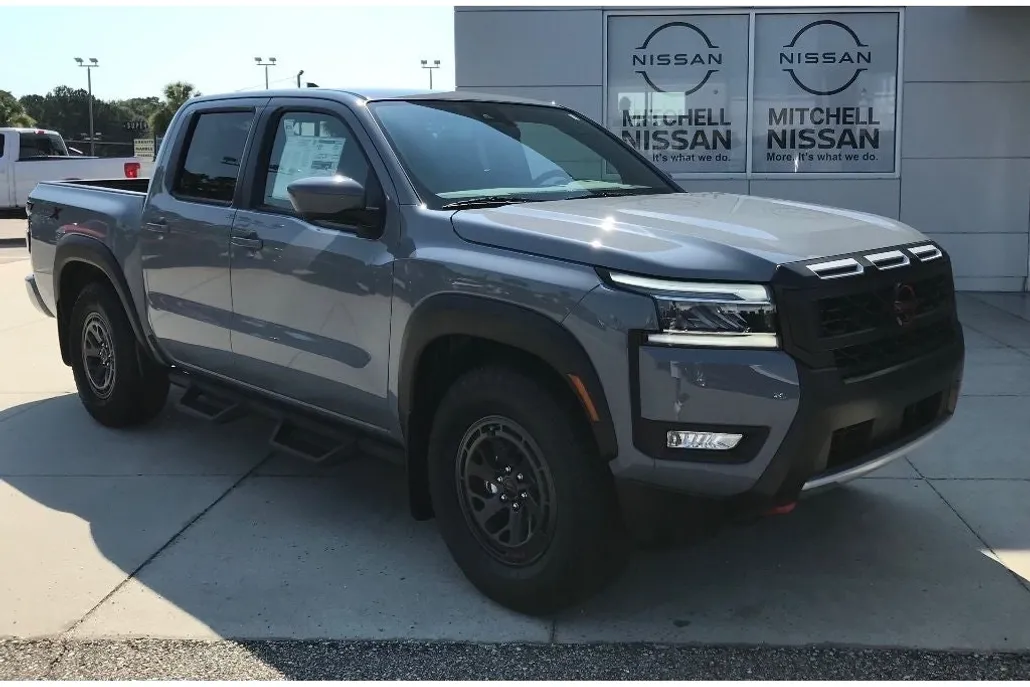 2025 Nissan Frontier Crew Cab PRO-X photo 1