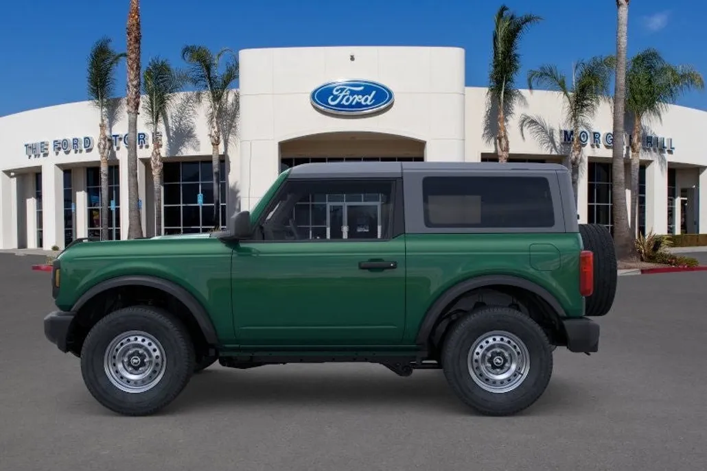 2025 Ford Bronco Base photo 1