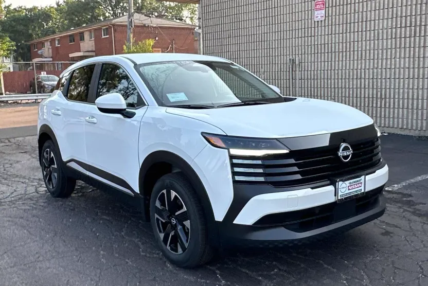 2025 Nissan Kicks SV photo 1