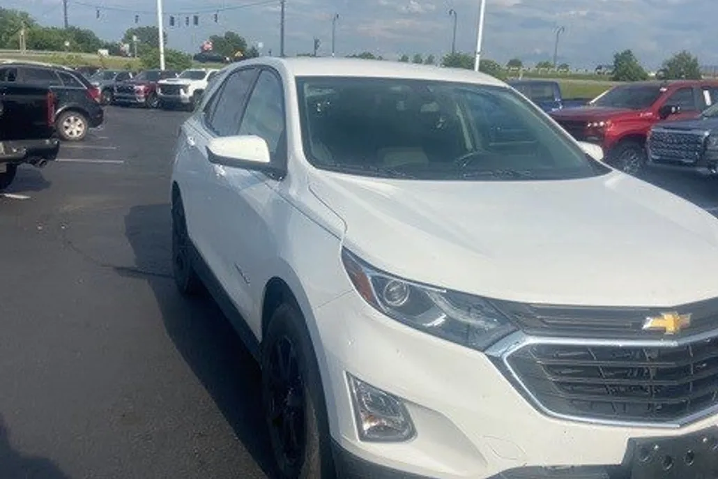 2019 Chevrolet Equinox LT photo 1