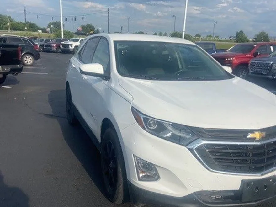 2019 Chevrolet Equinox LT photo 1