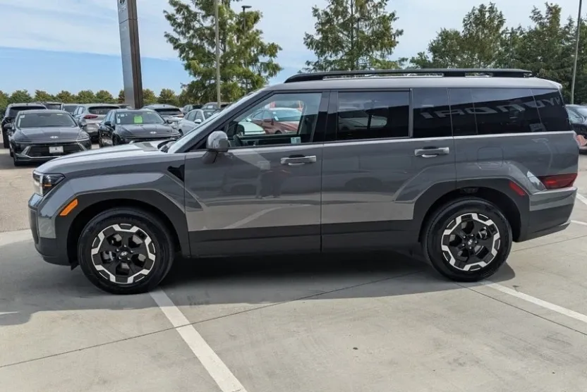 2025 Hyundai Santa Fe SEL photo 1