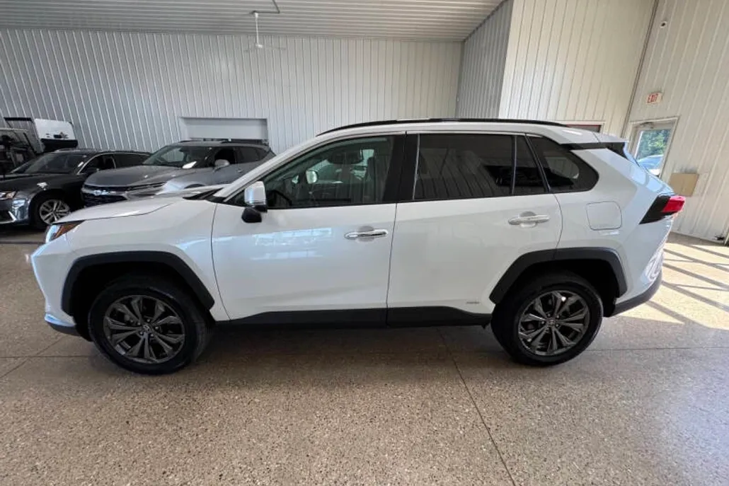 2023 Toyota RAV4 Limited photo 1
