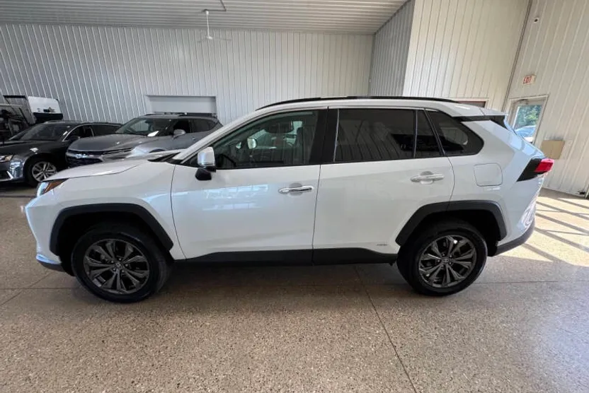 2023 Toyota RAV4 Limited photo 1