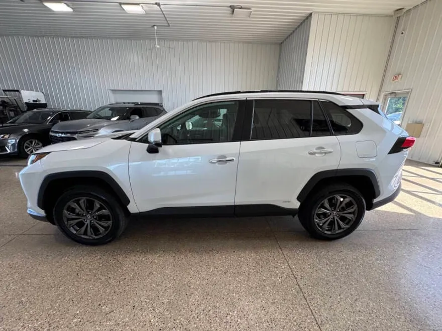 2023 Toyota RAV4 Limited photo 1