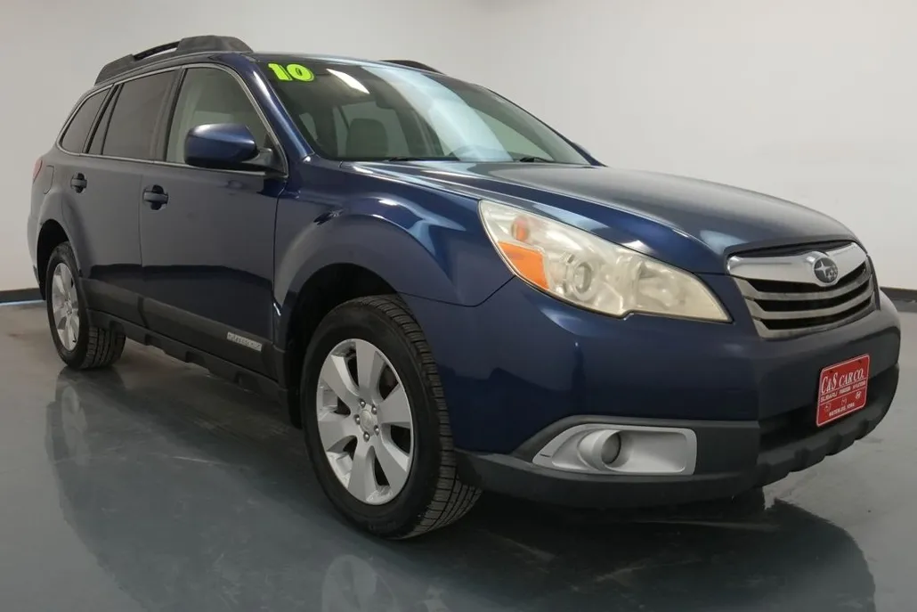 2010 Subaru Outback 2.5i Premium photo 1
