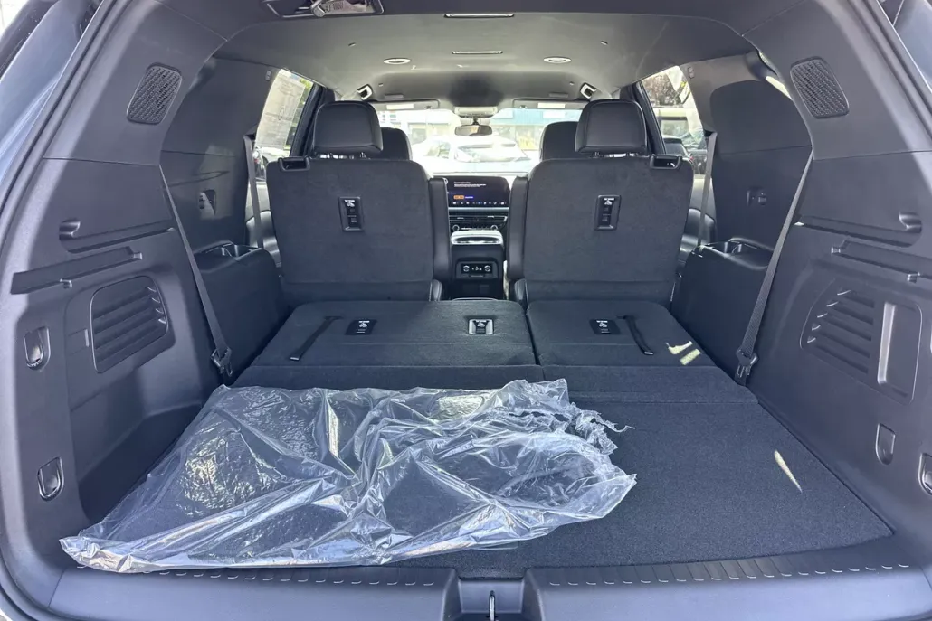 2025 Chevrolet Traverse photo 1