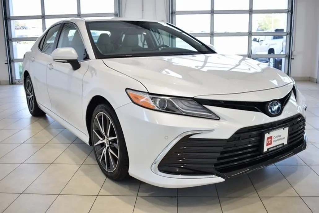 2022 Toyota Camry Hybrid XLE photo 1