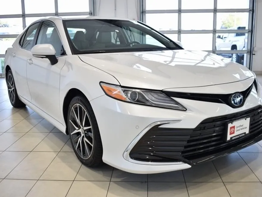 2022 Toyota Camry Hybrid XLE photo 1