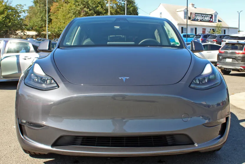 2023 Tesla Model Y photo 1