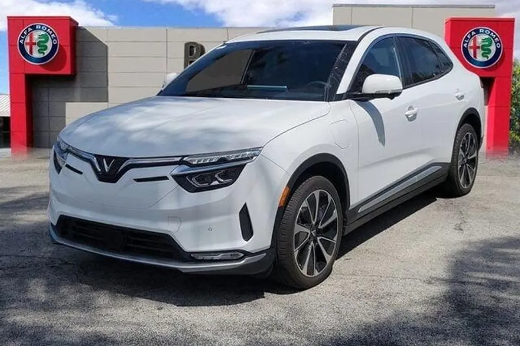 2025 Vinfast VF 8 8 photo 1