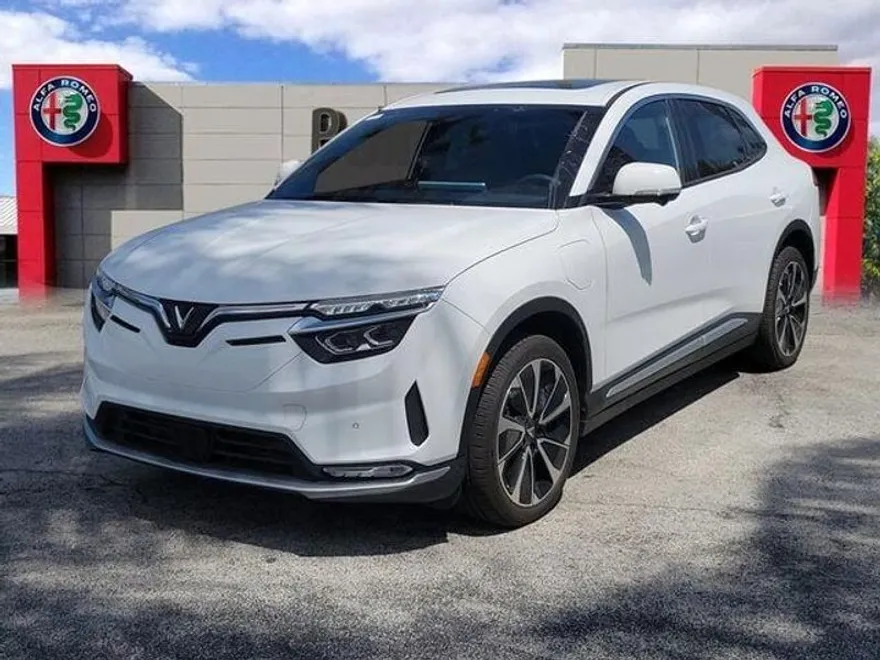 2025 Vinfast VF 8 8 photo 1