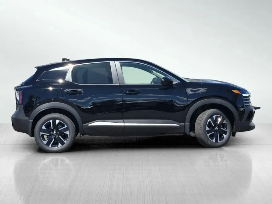 2025 Nissan Kicks SV photo 1