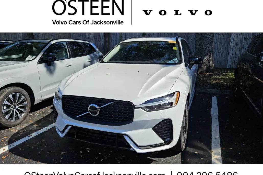 2023 Volvo XC60 Recharge Hybrid T8 Plus photo 1