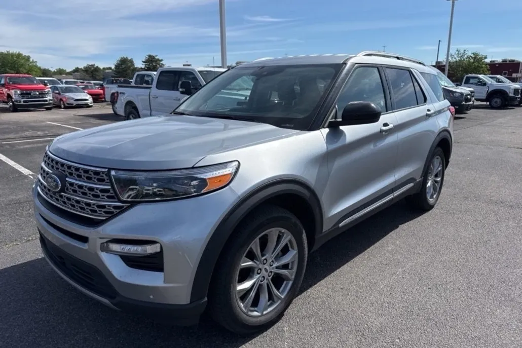 2023 Ford Explorer Limited photo 1