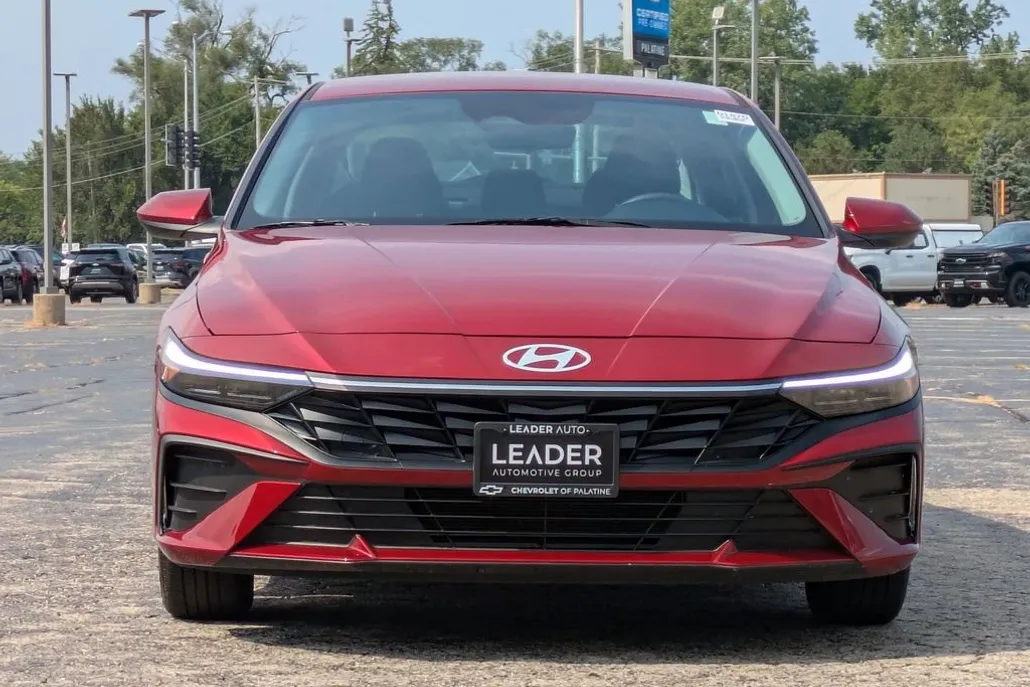 2024 Hyundai Elantra SE photo 1