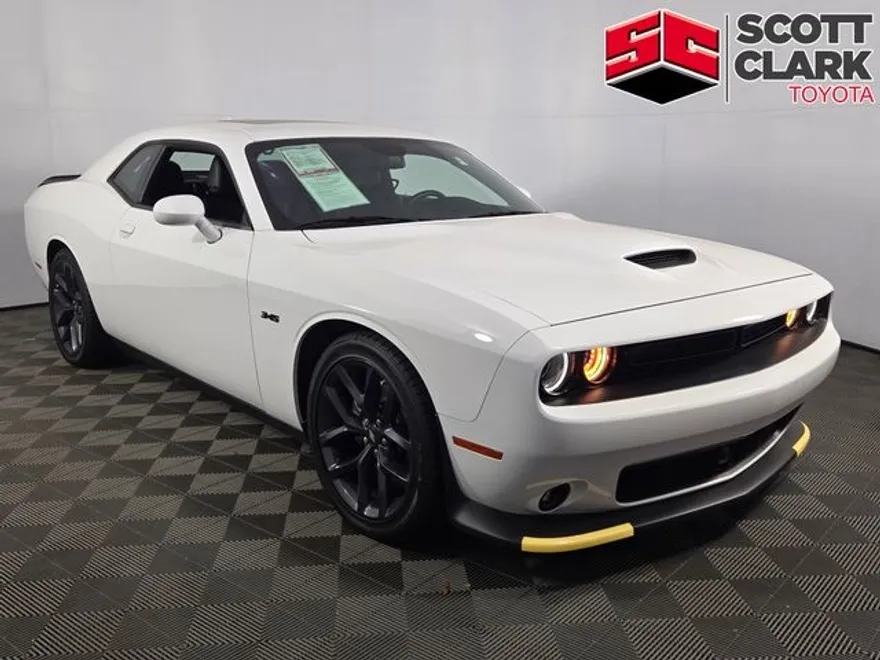 2023 Dodge Challenger R/T photo 1