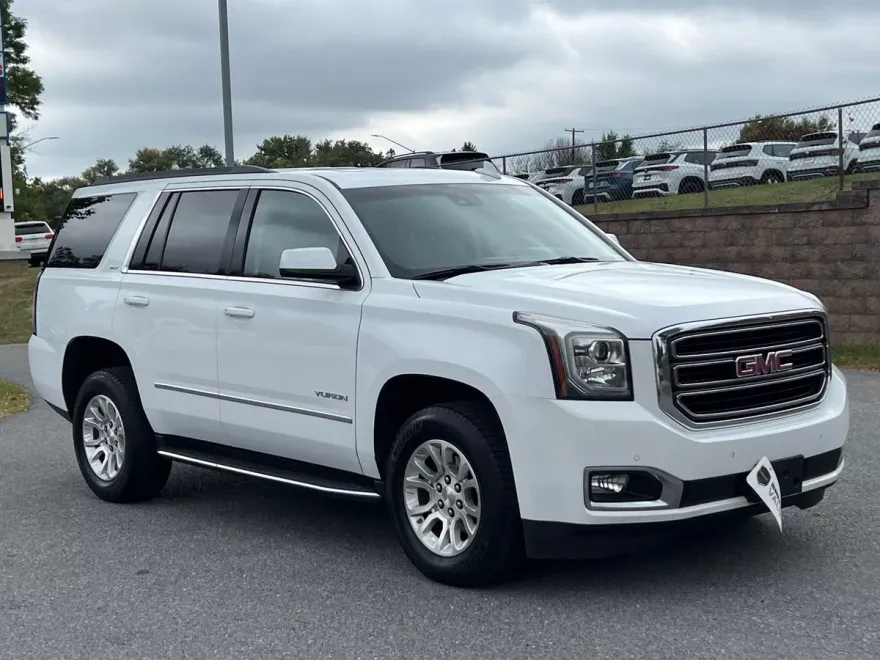 2017 Gmc Yukon SLT photo 1