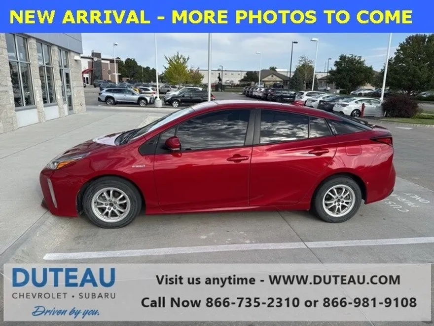 2022 Toyota Prius LE photo 1