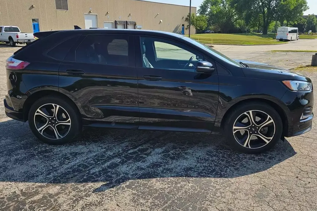 2019 Ford Edge ST photo 1