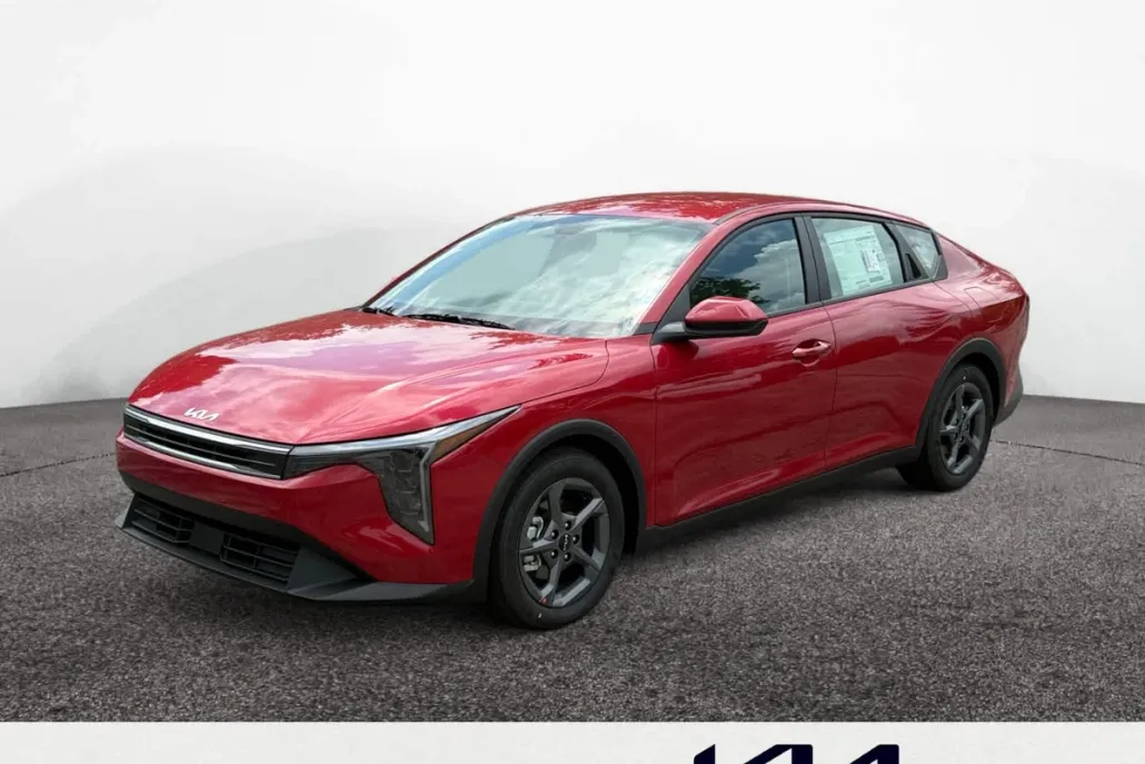 2025 Kia K4 LXS photo 1