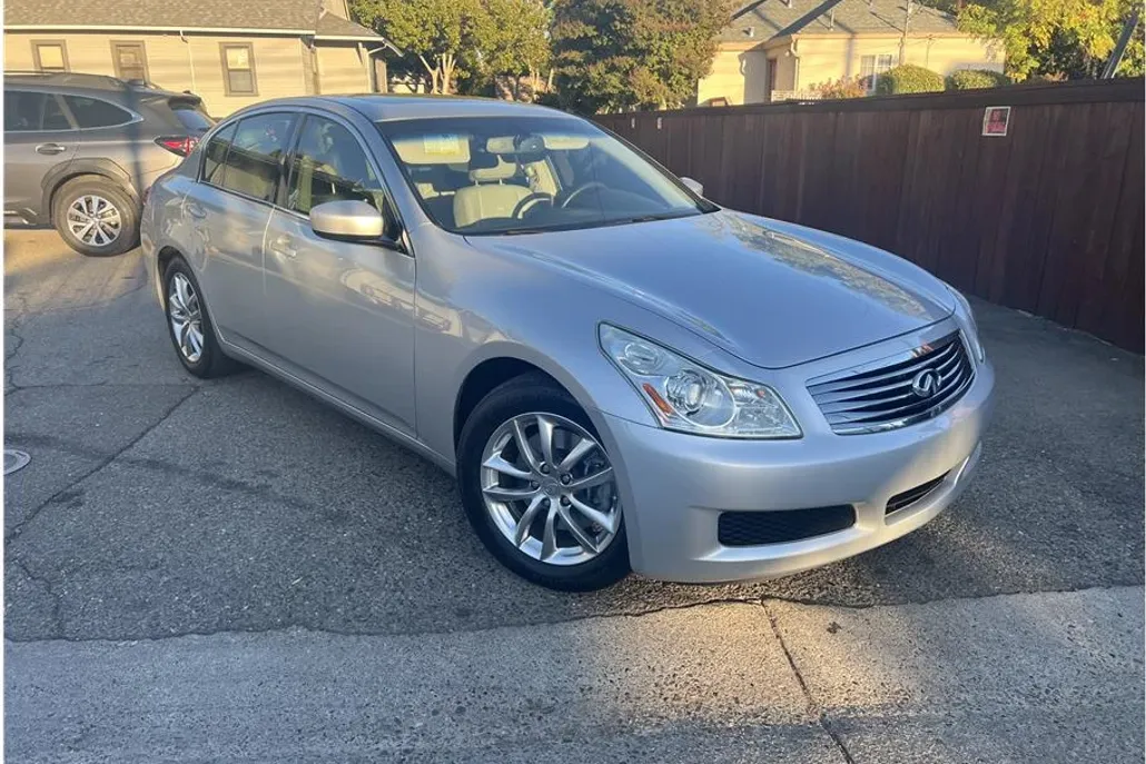 2009 Infiniti G37 photo 1