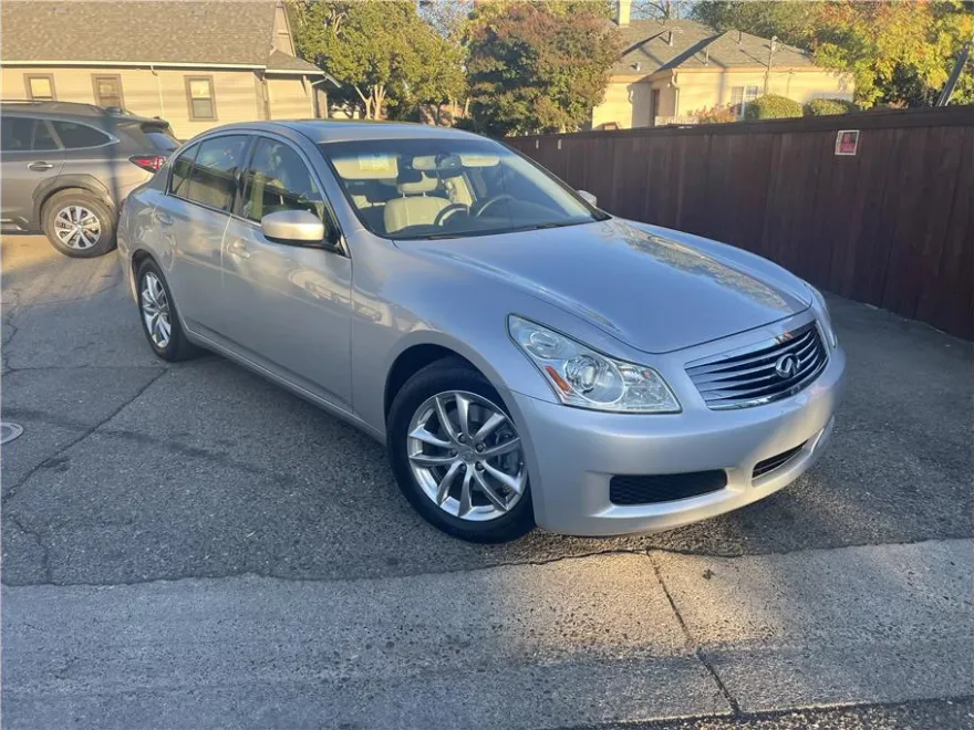 2009 Infiniti G37 photo 1