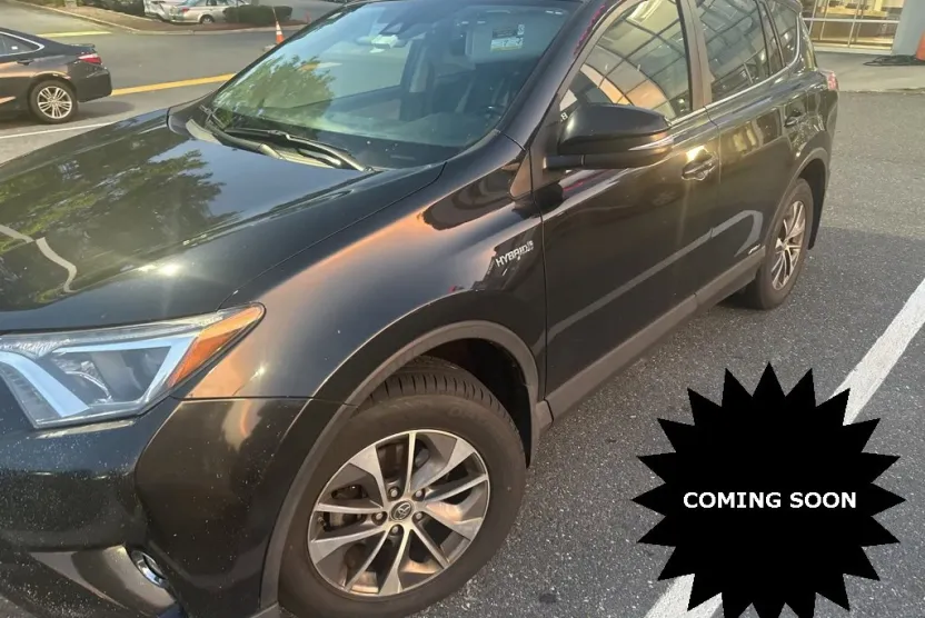 2017 Toyota RAV4 Hybrid XLE photo 1