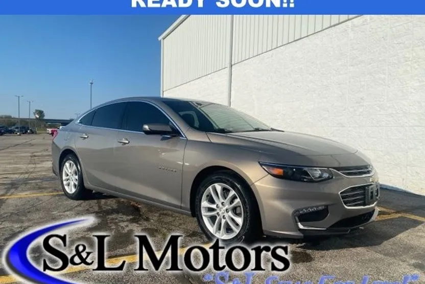 2017 Chevrolet Malibu 1LT photo 1