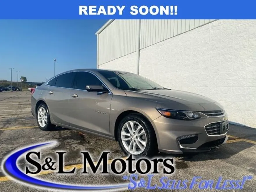 2017 Chevrolet Malibu 1LT photo 1